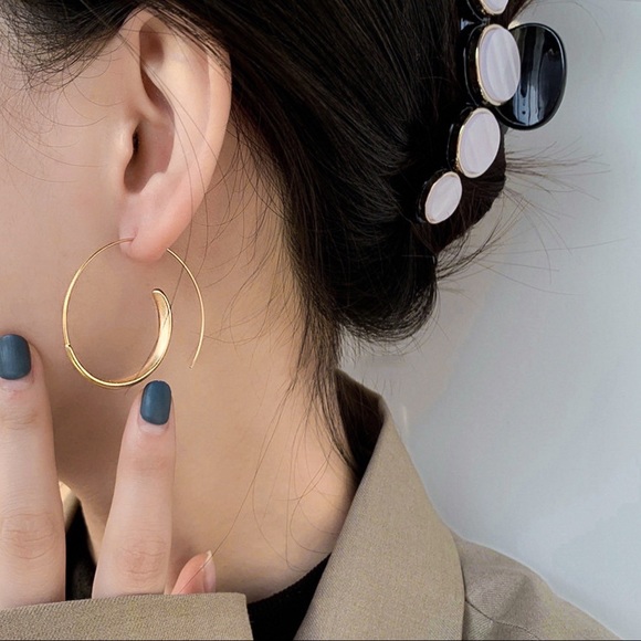 Any 2/$20! Matte Gold Threader Hoop Earrings - Picture 3 of 10